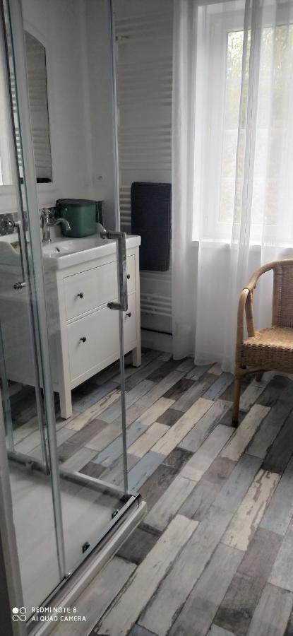 Logement Independant Attenant A Une Maison Dans Grand Jardin Retournac Екстериор снимка